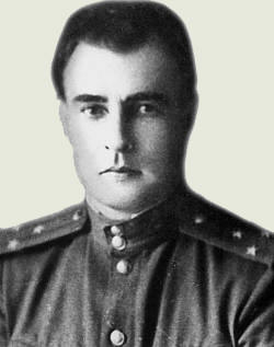 Александр Игнатьевичтъевич Казарцев, командовавший в тот период 87-й стрелковой дивизией . Фото сделано уже после Сталинградской битвы