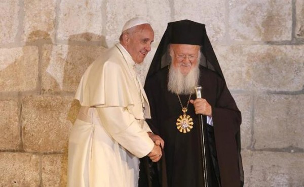 (Совместные встречи действующих Папы Римского и Вселенского патриарха, так и не остановили агрессивные действия униатов, и более того они стали более радикальные на Украине) 